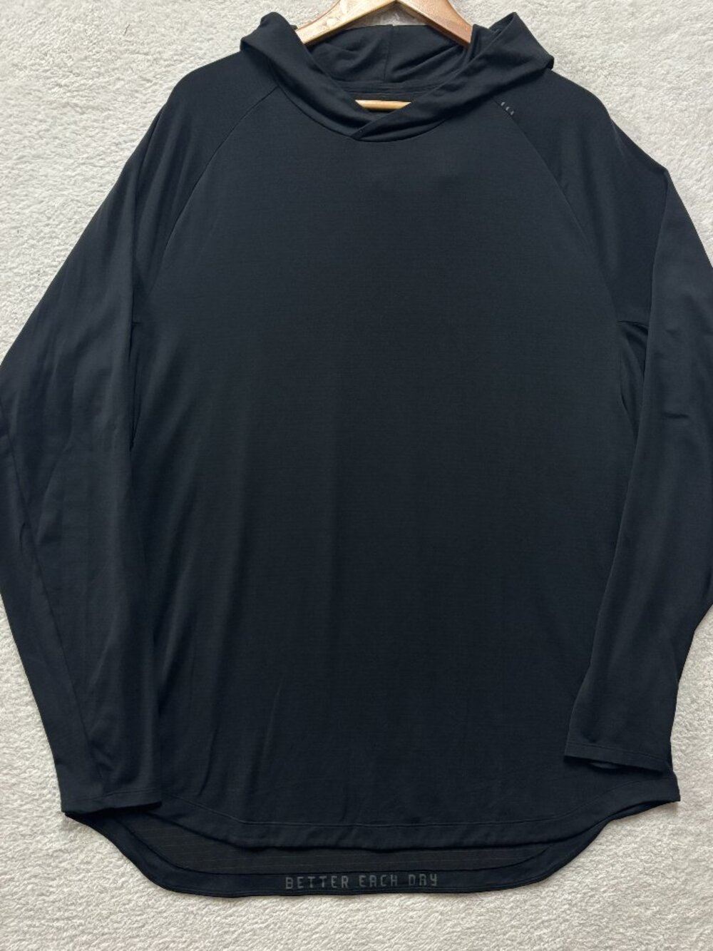 Lululemon Mens XL Black Hooded Shirt Lightweight Workout Gym Pullover Running